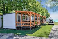 Balatontourist Camping Strand-Holiday - Mobilheime im Grünen auf dem Campingplatz mit Meerblick