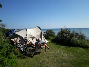 Ballen Strandcamping - Campingbereich für Zelte mit Blick auf das Meer