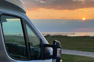 Barsebäckstrand Camping & Stugby - Blick auf den Sonnenuntergang über dem Meer von den Stellplätzen aus