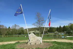 Base de Plein Air camping saint mihiel - Campingplatzgelände am Teich