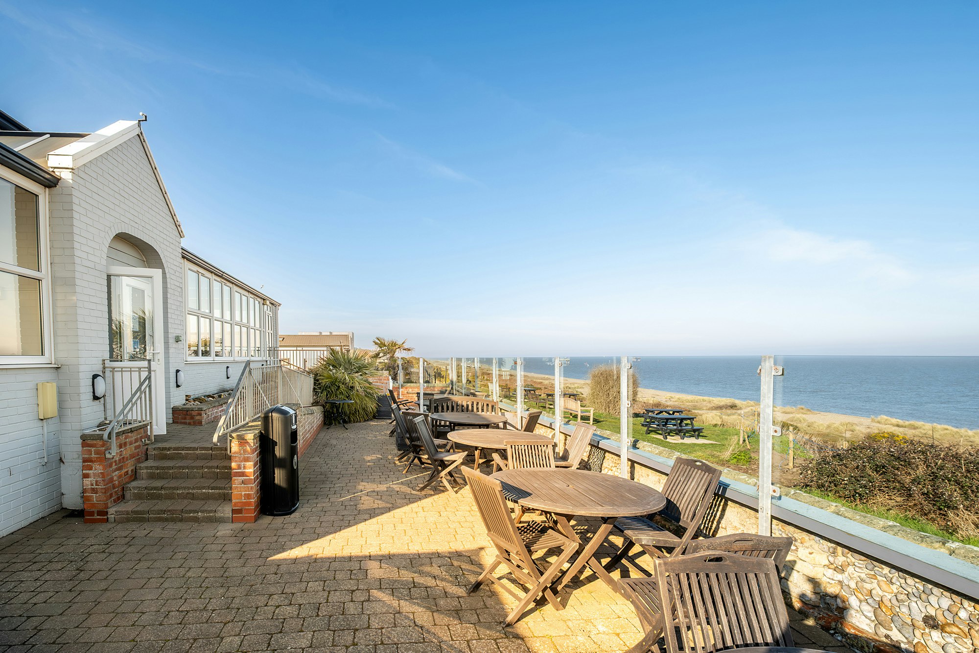 Beach View Holiday Park - Terrasse mit Blick auf das Meer
