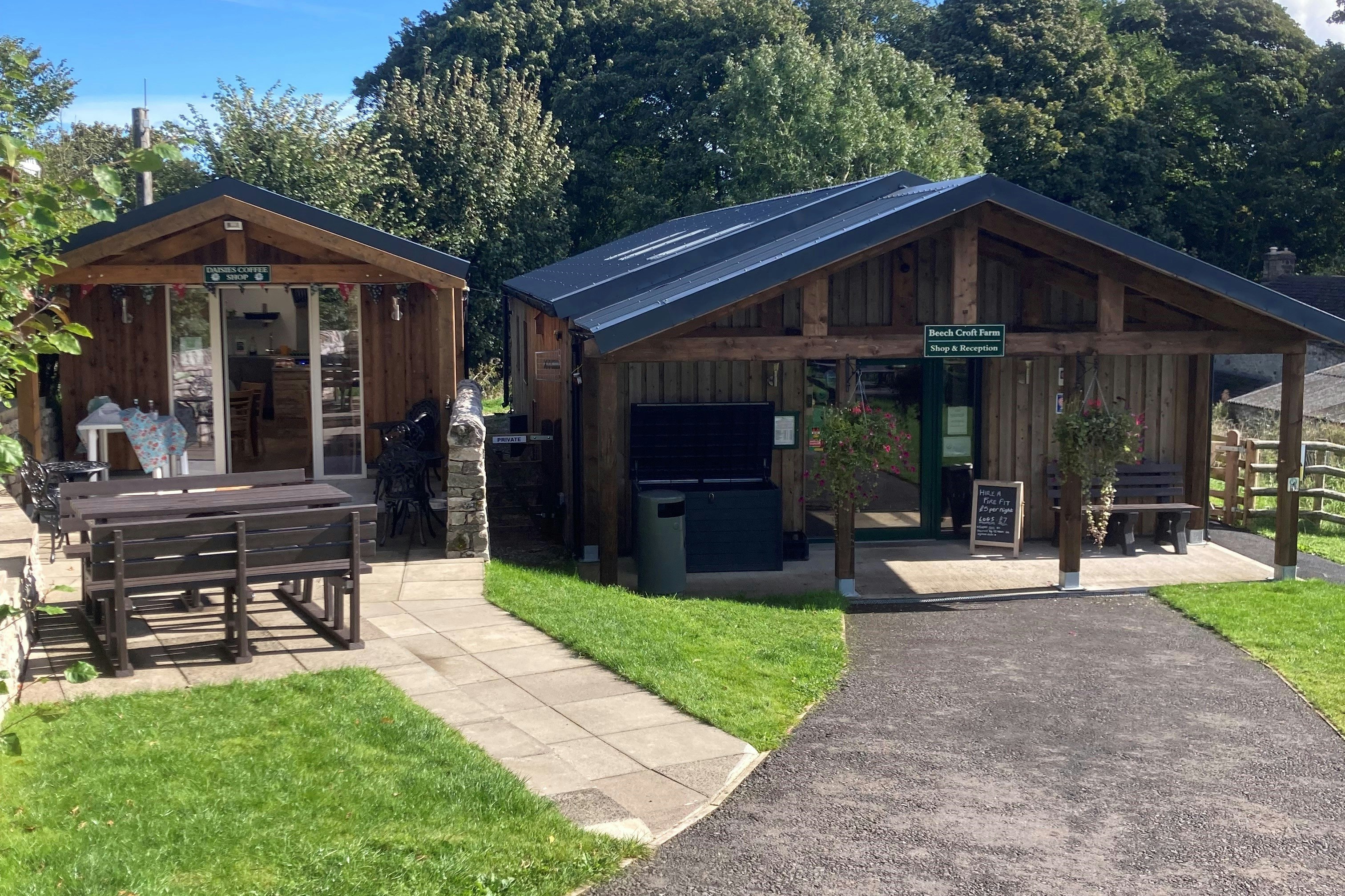 Beech Croft Farm Caravan Park - Rezeption und Café auf dem Campingplatz