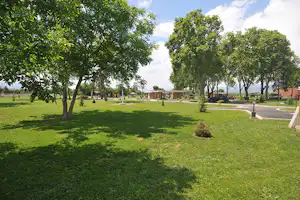 Bellevue Camping - Mobilheime im Grünen auf dem Campingplatz