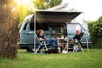 Belt-Camping Fehmarn - Gäste entspannen auf ihrem Stellplatz