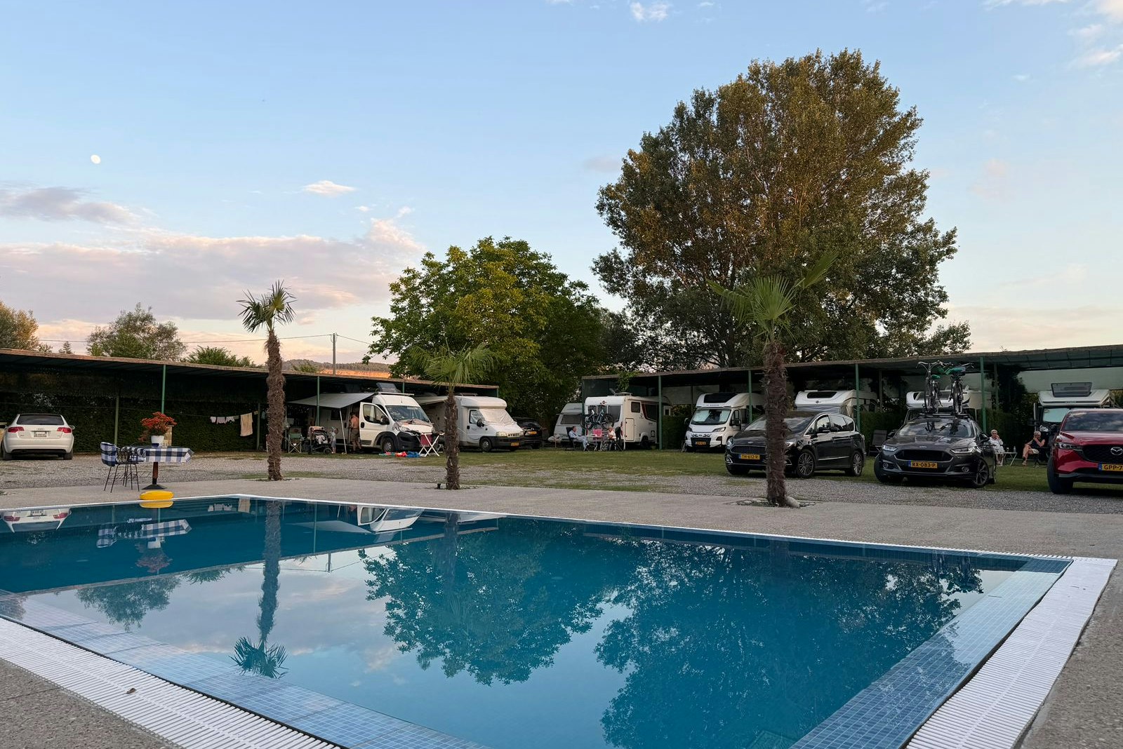Berat Caravan Camping