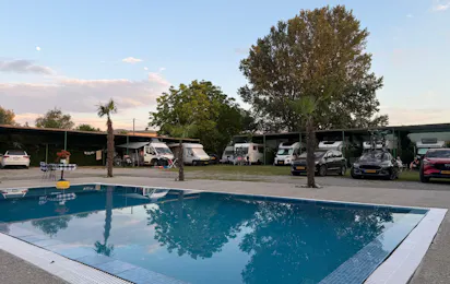 Berat Caravan Camping