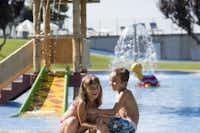 Berga Resort - Pool und Kinderplanschbecken auf dem Campingplatz