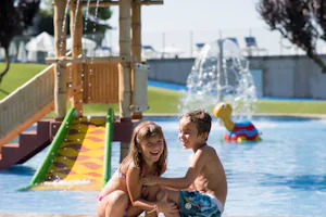 Berga Resort - Pool und Kinderplanschbecken auf dem Campingplatz