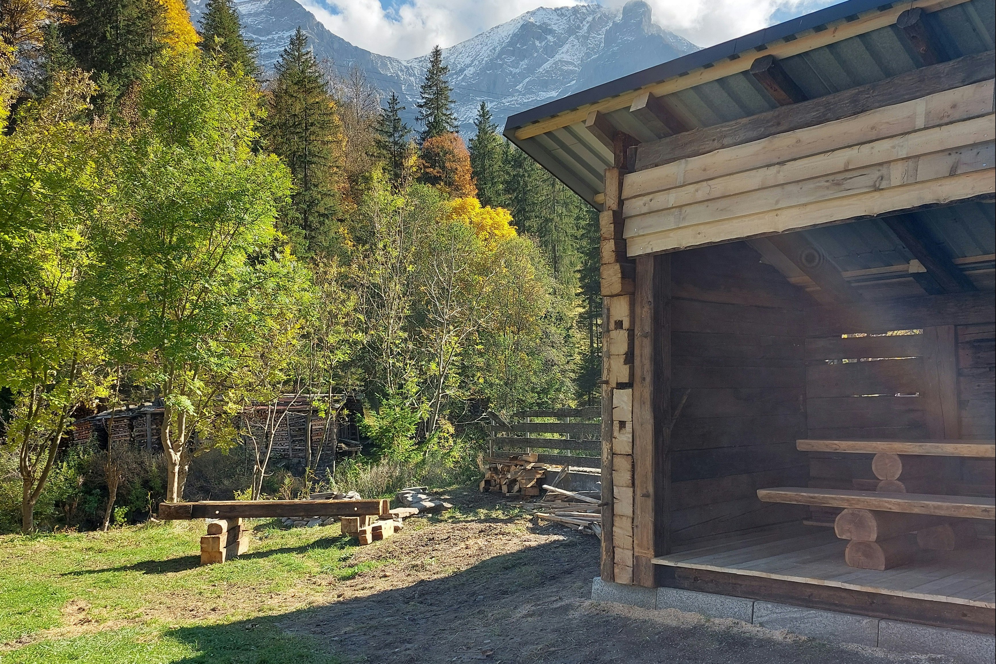 Camping Bergblick - Sitzbänke auf dem Campingplatz