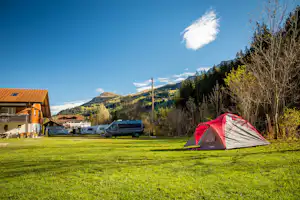 Camping Bergblick - Zelt- und Standplatzwiese auf dem Campingplatz
