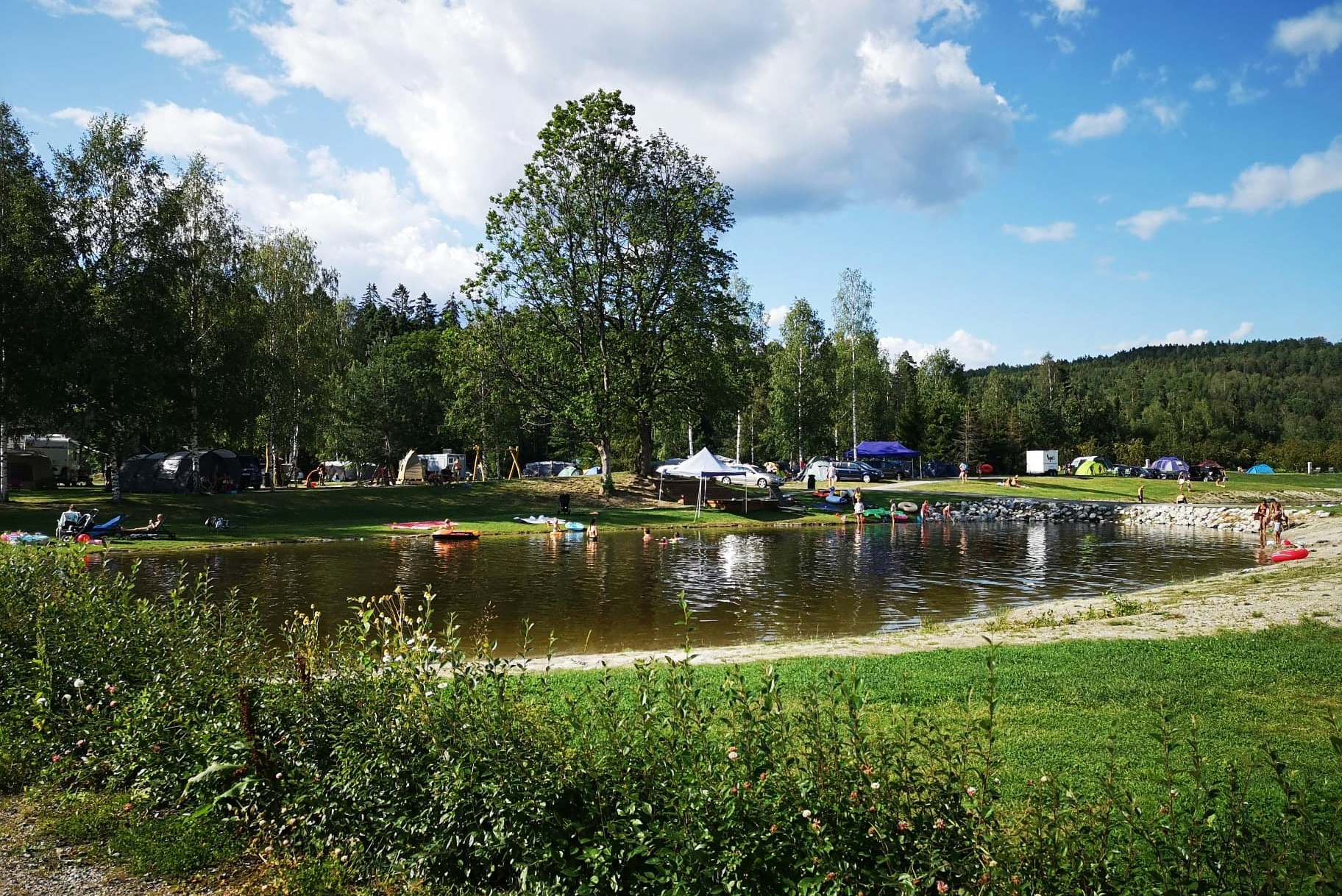 Beverøya Camping - Badesee auf dem Campingplatz
