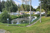 Billingens Stugby o Camping - Kleiner Teich auf dem Campingplatz