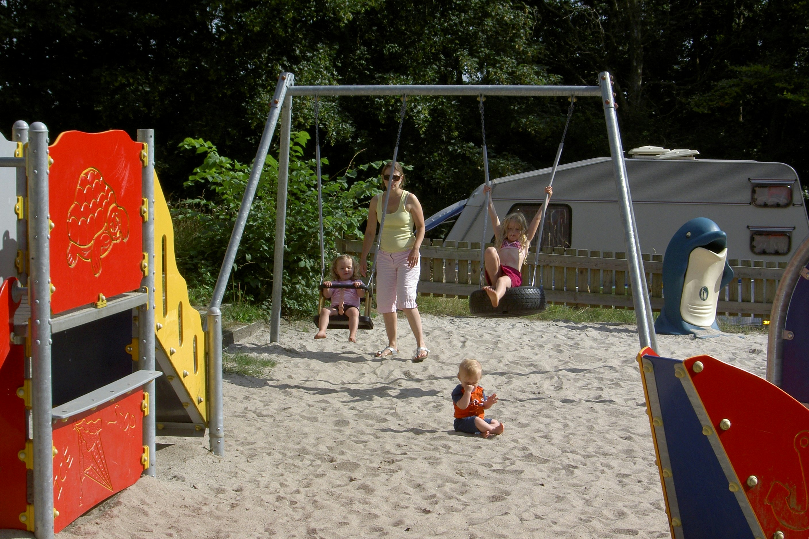 Birkhede Camping -  Campingplatz mit Kinderspielplatz, Schaukeln und Rutsche