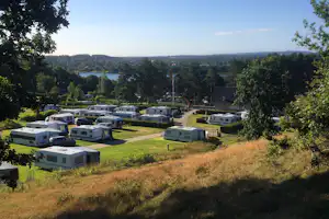 Birkhede Camping - Wohnmobilstellplatz im Grünen am See