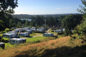 Birkhede Camping - Wohnmobilstellplatz im Grünen am See