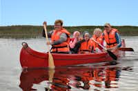 Bjerregaard Camping - Kanu fahrende Gäste auf dem Knudsø See