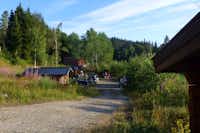 Bjønndalen Camp - Strasse des Campingplatzes mit Bungalows an den Seiten