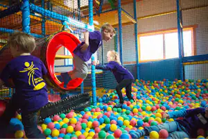 Boerderij De Boterbloem - Indoor-Spielplatz für Kinder auf dem Campingplatz