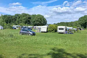 Boerderijcamping Erve Wolkotte - Wohnmobil- und Wohnwagenstandplätze auf der Wiese