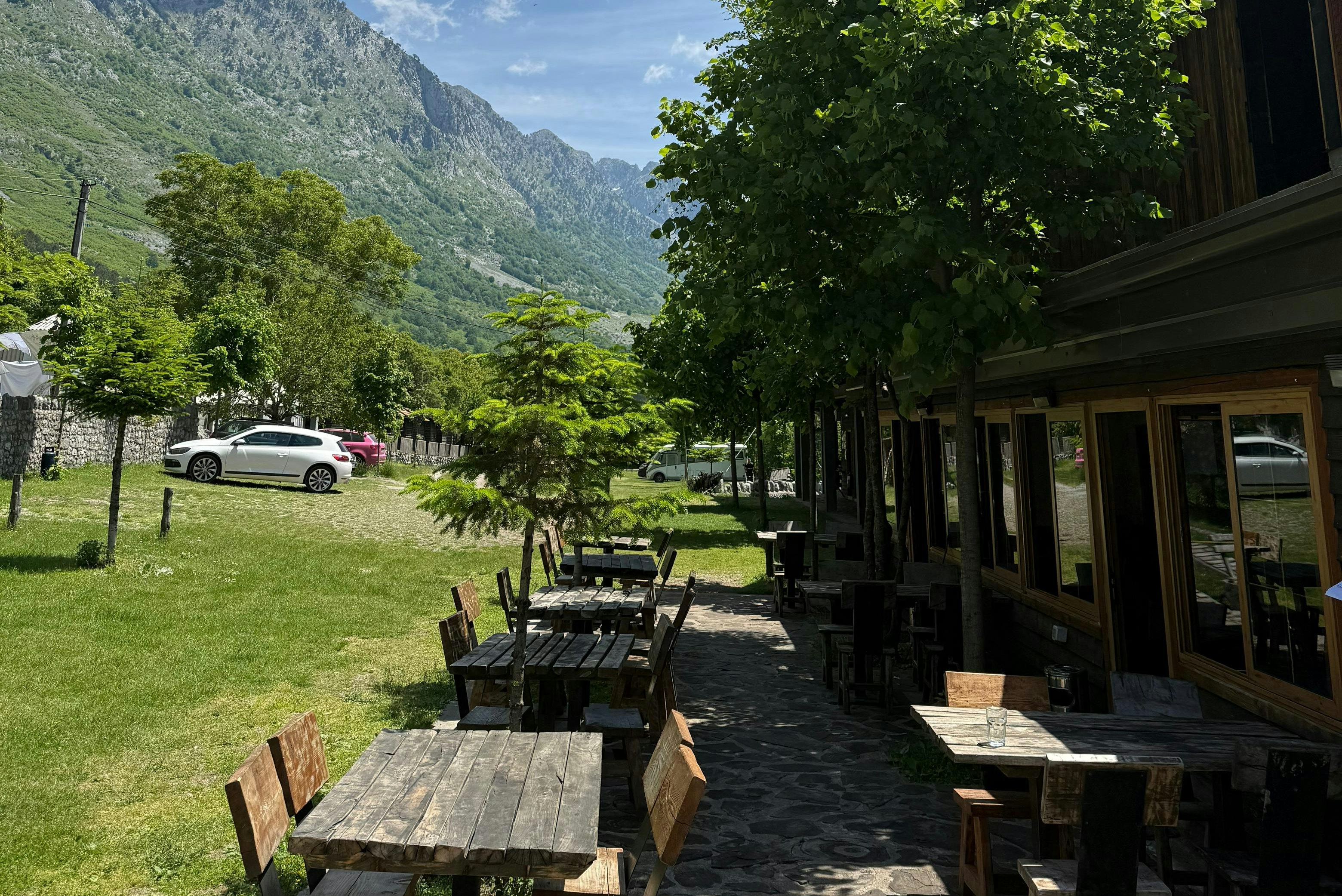 Boga Alpine Resort  - Restaurant mit Terrasse auf dem Campingplatz