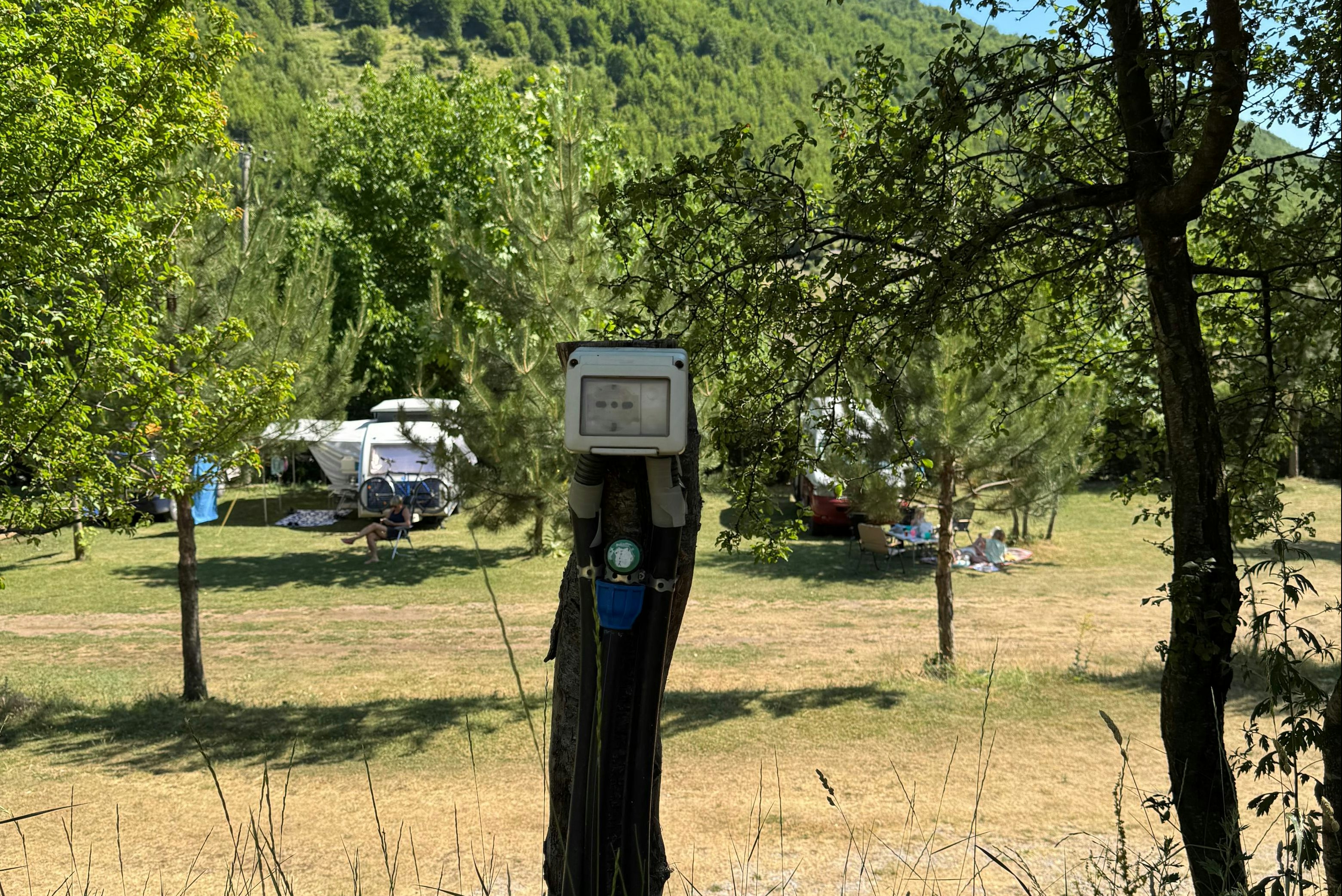 Boga Alpine Resort - Stromanschluss auf dem Campingplatz