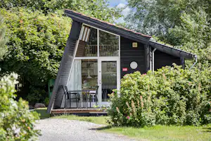 First Camp Bogense City - Fyn - Mietunterkunft umgeben von Hecken und Sträuchern