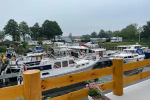 Bootshafen & Campingplatz Eldena - Blick auf den Bootshafen am Campingplatz