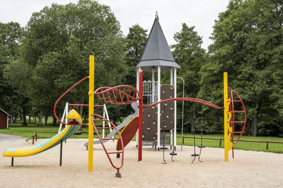 Borås Camping  Boras Camping - Kinderspielplatz mit Klettergerüst