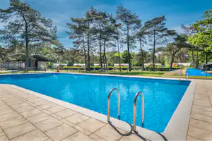 Bos Park Bilthoven - Pool im Freien auf dem Campingplatz