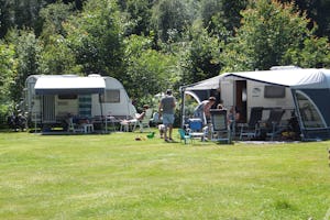 Boscamping Appelscha - Camper am Wohnwagen und am Wohnmobil auf dem Stellplatz vom Campingplatz