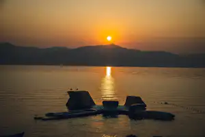 Boutique Camping Bunja - Blick auf das Wasser bei Sonnenuntergang