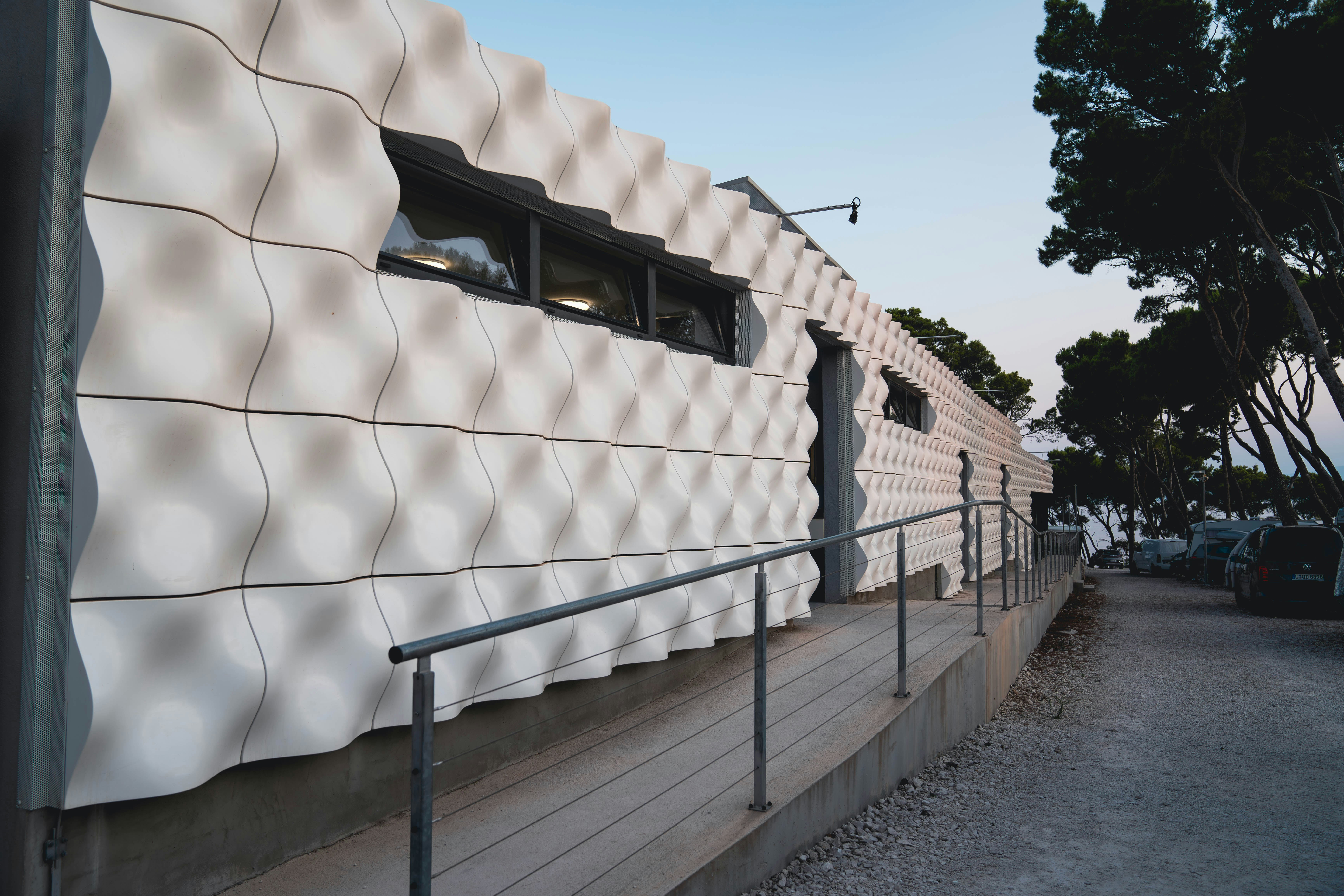 Boutique Camping Bunja - Außenansicht des Sanitärgebäudes