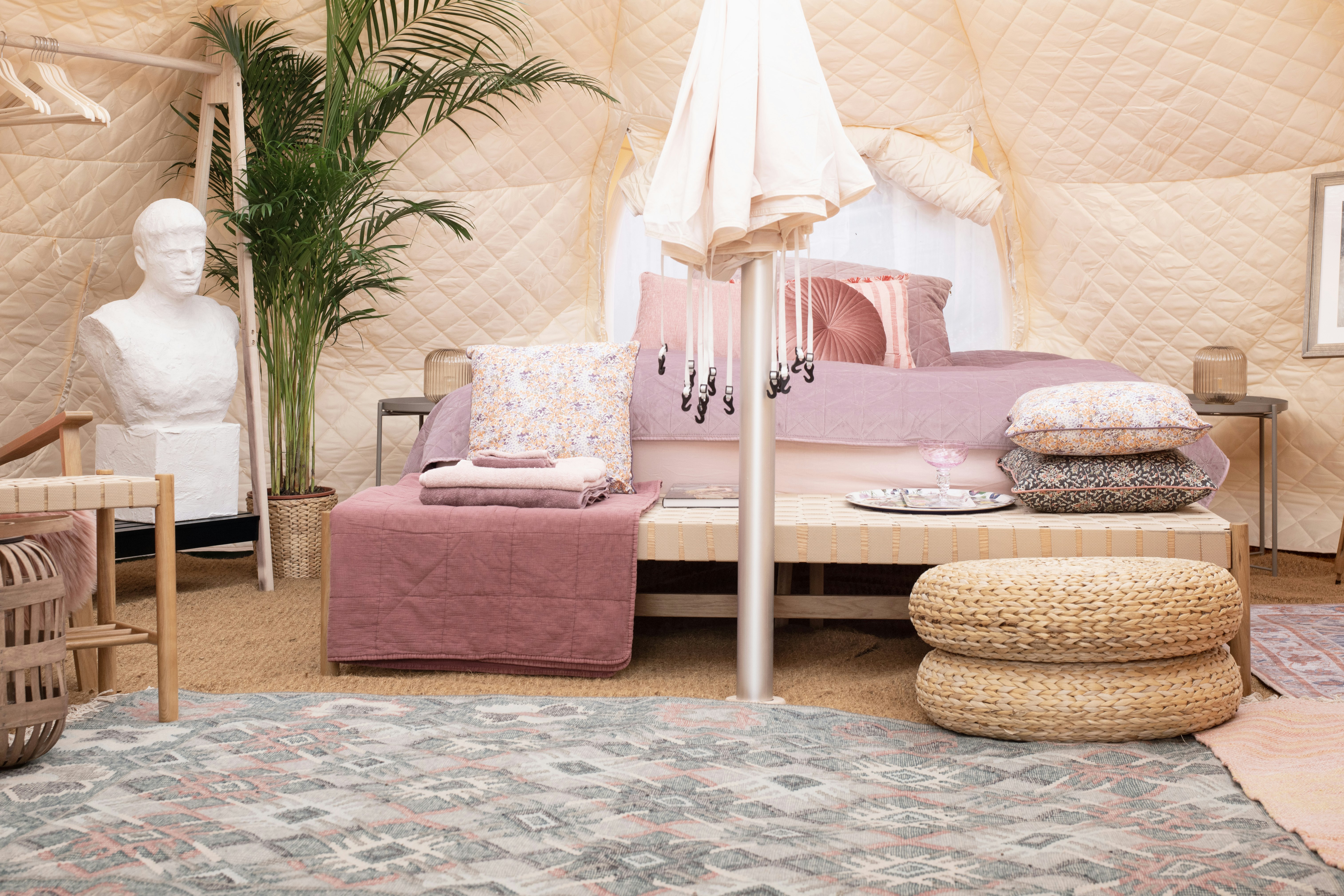 Bramslev Bakker Camping  - Innenansicht eines Glamping-Zeltes