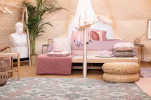 Bramslev Bakker Camping - Innenansicht eines Glamping-Zeltes