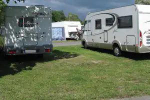Bredäng Camping Stockholm - Wohnwagenstellplätze im Grünen auf dem Campingplatz