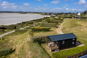 Slow Village Breizh Légendes - Übersicht auf das gesamte Campingplatz Gelände