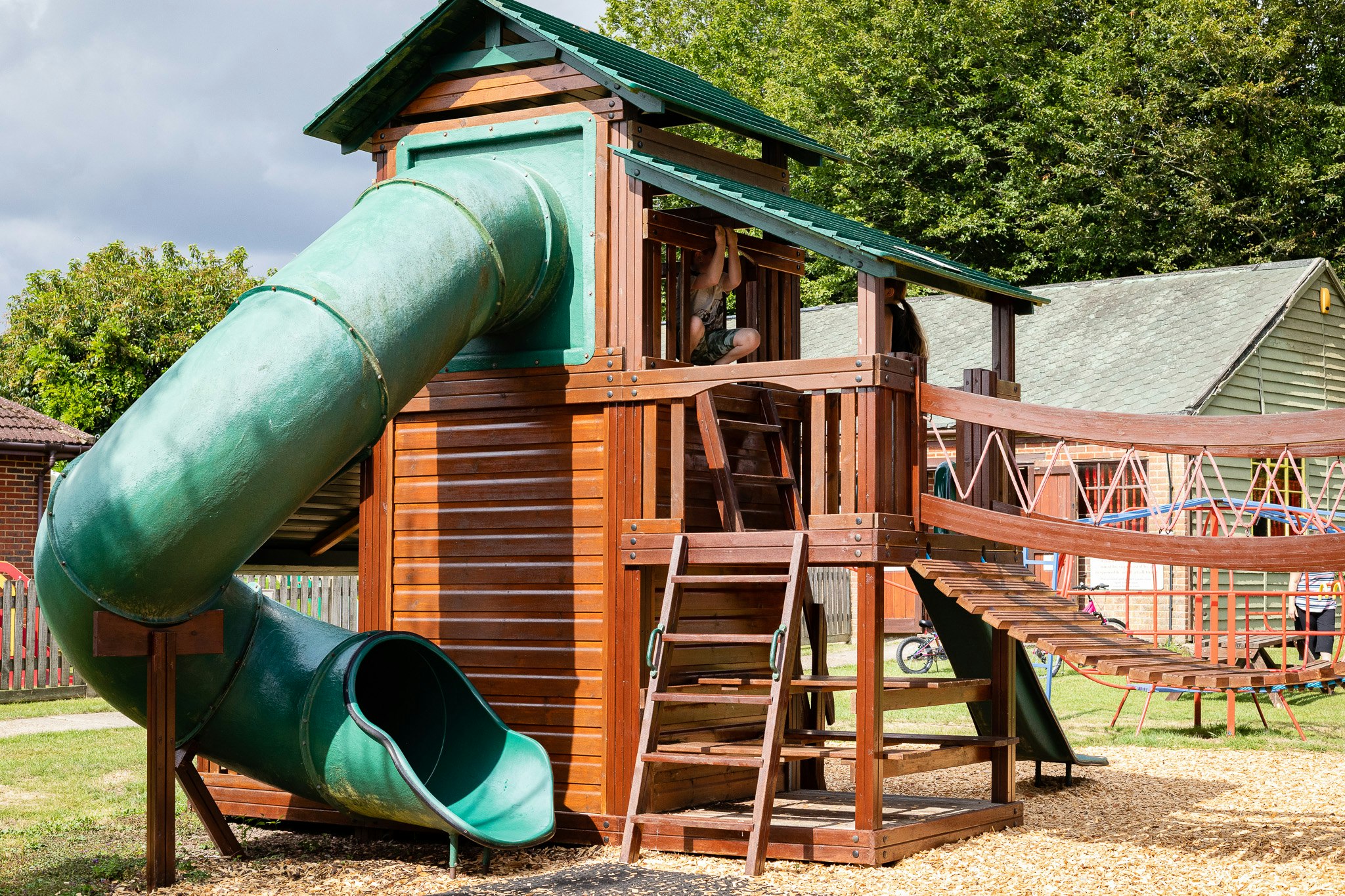 Broadhembury Caravan and Camping Park - Spielplatz mit Tunnel und Holzburg