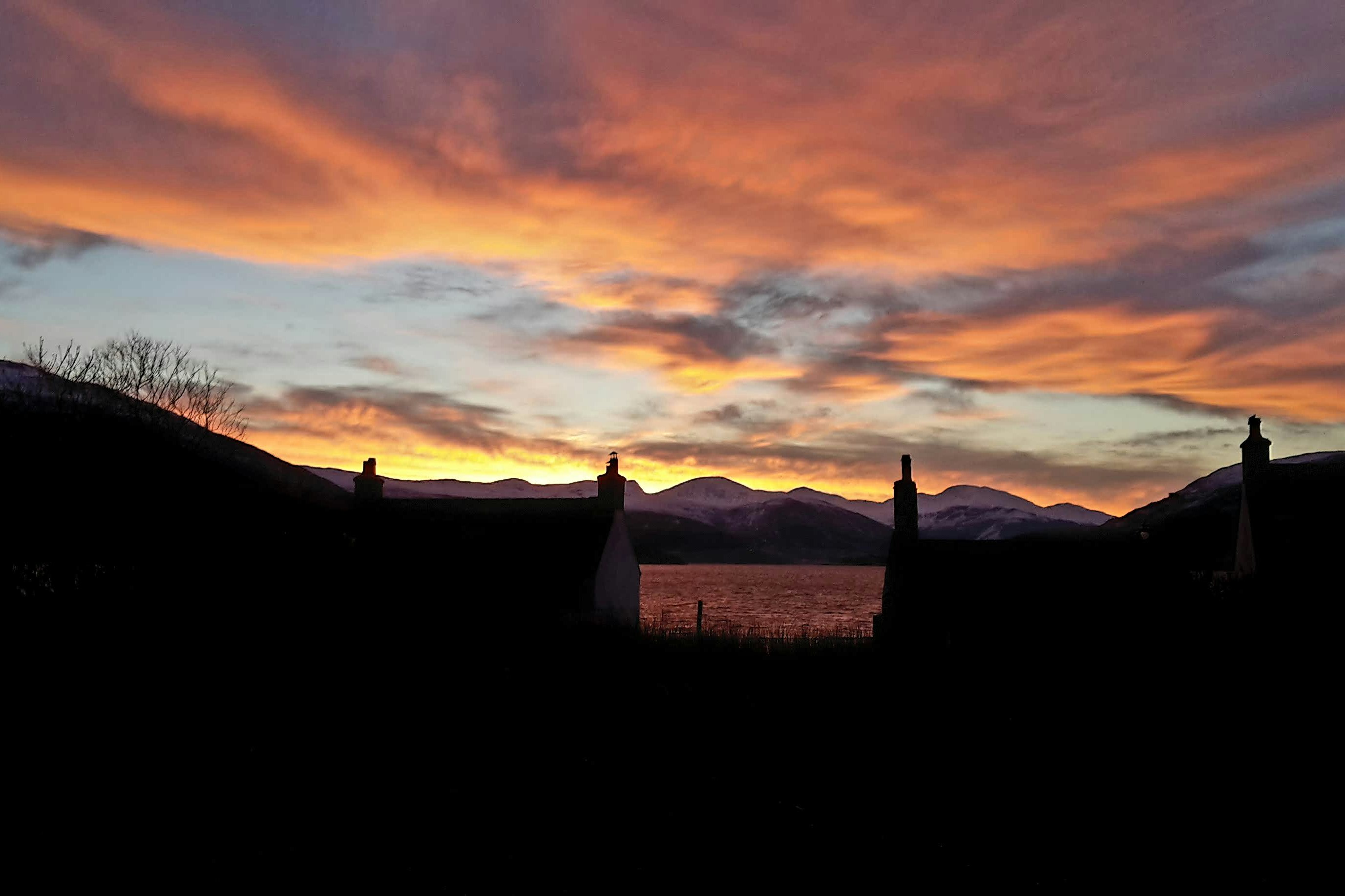 Broomfield Holiday Park - Der Sonnenuntergang über Ullapool, dem Ort bei dem der Campingplatz liegt