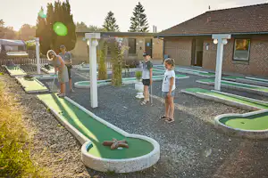 Bryrup Camping - Minigolfanlage auf dem Campingplatz