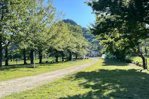 Bubble Inn Village - Standplätze im Grünen auf dem Campingplatz
