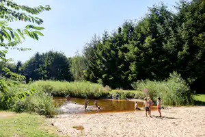 Camping & Lunchcafé Noorderloo Camping Noorderloo - Kleiner Badestrand am Campingplatz