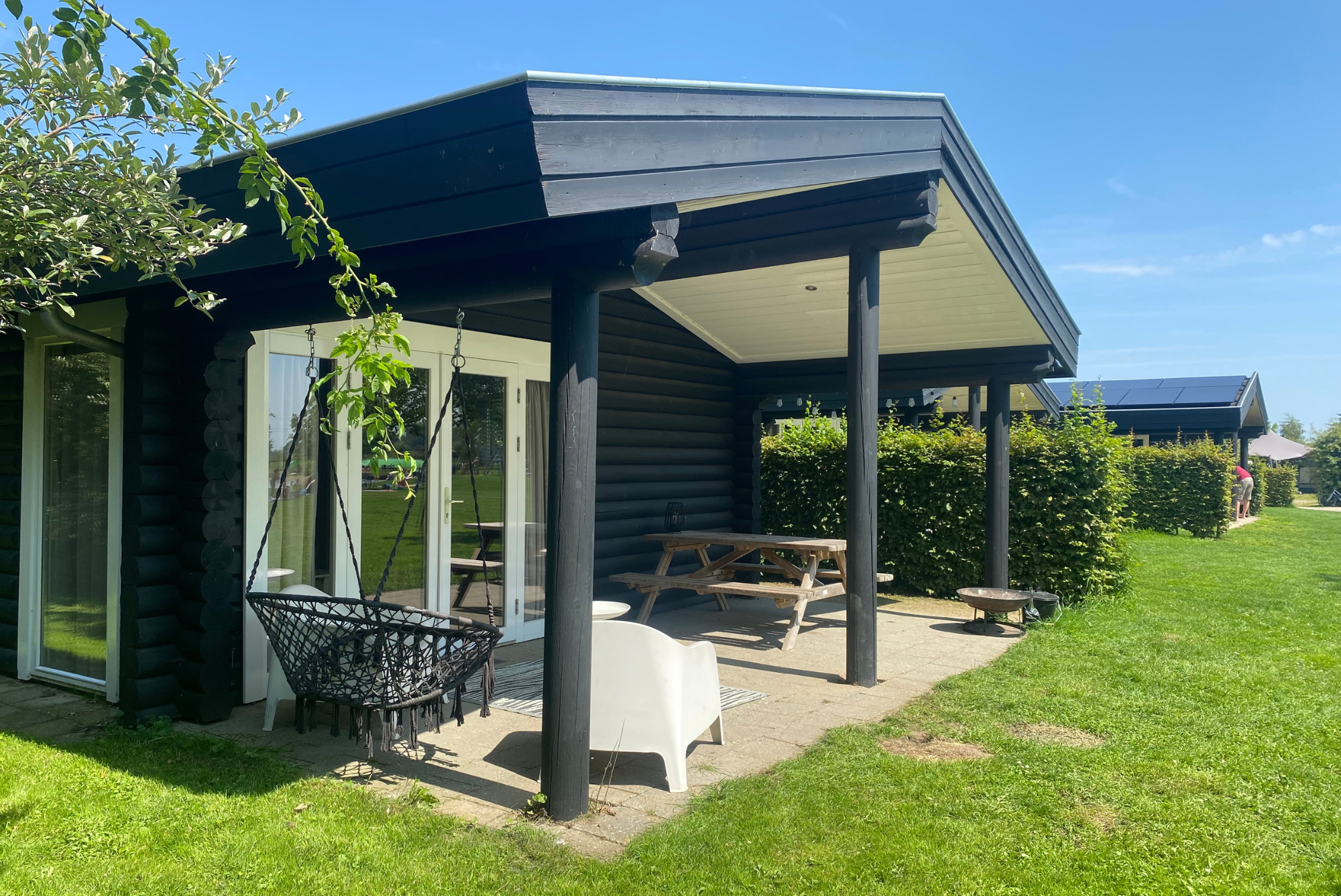 Buitengoed de Boomgaard  - Mobilheim mit Terrasse auf dem Campingplatz