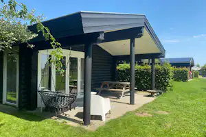 Buitengoed de Boomgaard - Mobilheim mit Terrasse auf dem Campingplatz