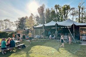 Buitengoed de Boomgaard - Restaurant mit Terrasse auf dem Campingplatz