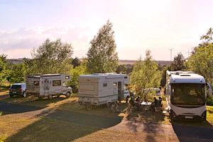 BurgStadt Camping - Standplätze im Grünen auf dem Campingplatz