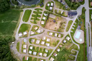 Byrkjelo Camping - Übersicht auf das gesamte Campingplatz Gelände