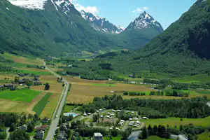 Byrkjelo Camping - mit Blick auf die Berge