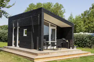 Åbyskov Strand Camping - Mobilheim mit Terrasse auf dem Campingplatz