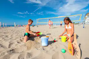 Ca' Berton Village - Kinder beim Spielen am Strand