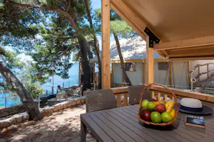 Camp Adriatic - Ausblick von der Terrasse eines Glamping-Zeltes